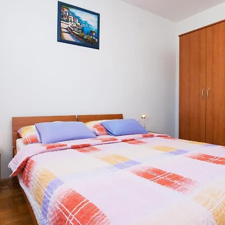 In I Apartment