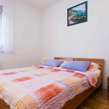 In I Apartment