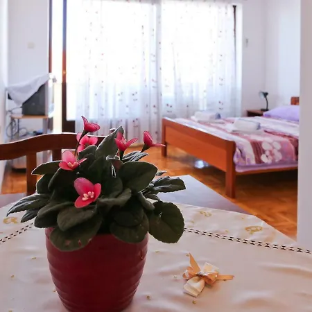 Apartment In I *