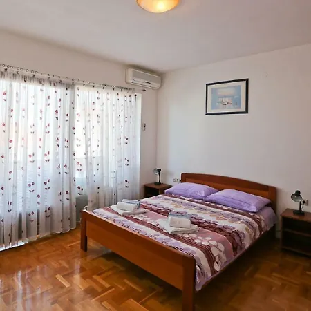 In I Apartment